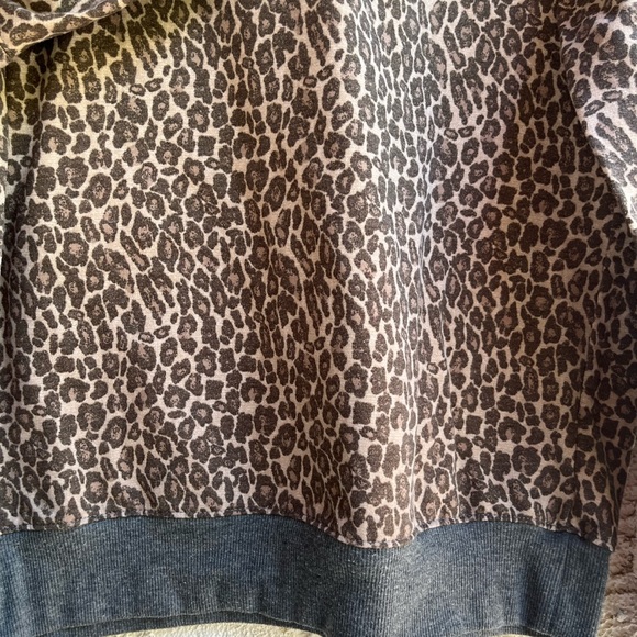 Splendid leopard print crew neck long sleeve top , Size Large ( b3) - Picture 7 of 9
